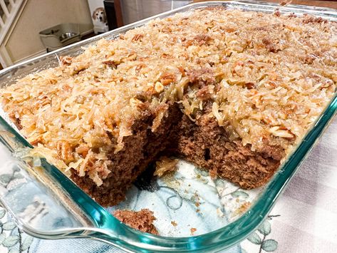 Easy GERMAN CHOCOLATE POKE CAKE German Chocolate Poke Cake, Bakery Style Cake, Cheesy Chicken Rice, Roadhouse Rolls, Pecan Frosting, Texas Roadhouse Rolls, German Chocolate Cake Mix, Coconut Pecan Frosting, Chocolate Poke Cake