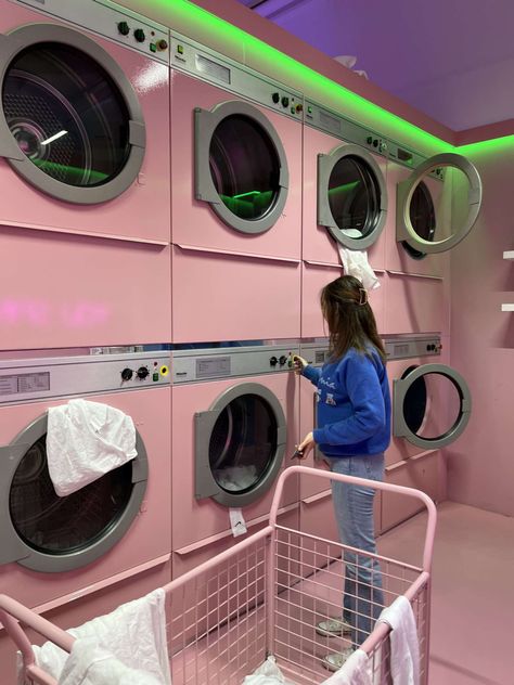 Pink Laundry Aesthetic, Pink Laundromat, Laundromat Decor, Cute Laundromat, Pink Laundry Mat, Fancy Laundromat, Laundromat Aesthetic, Laundry Aesthetic, Retro Laundromat