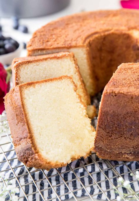 Pioneer Woman Pound Cake, Homemade Cake Flour Recipes, Butter Pound Cake Recipe Moist Easy, Crusty Pound Cake Recipe, Crisco Pound Cake Recipe, Butter Pound Cake Recipe Moist, Moist Pound Cake Recipes, Crunchy Top Pound Cake Recipe, Easy Pound Cake Recipes