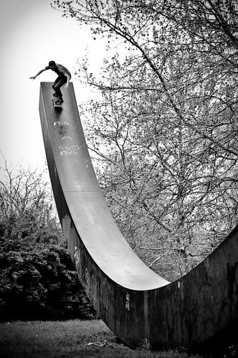 grey  Long-Skate-Launch-Ramp Skate Photography, Snow Surfing, Wow Photo, Skate Photos, Skate And Destroy, Skateboard Photography, Skate Art, Skateboarder, Skateboard Art