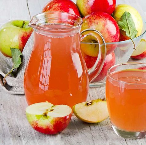 3 Apple Juice Recipes - How To Make It With a Juicer, a Blender or A Pot Apple Juice Recipes Juicers, Apple Juice Recipes, Make Apple Juice, Lime Juice Recipes, Apple Cider Vinegar Cleanse, Homemade Apple Juice, Apple Juice Recipe, Fresh Juice Recipes, Easy Juice Recipes