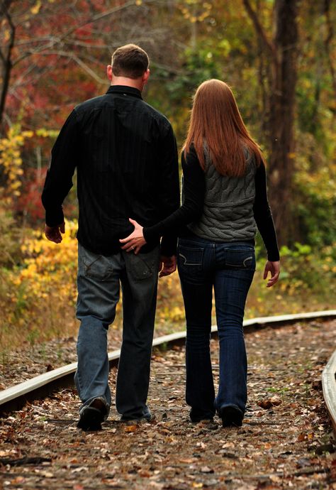 #funny #cute #rustic #chic #country #engagementphotos #engaged #engagement #wedding #photography #beautiful #couples by Kelly Marie Photography, South Carolina Funny Couple Shoot, Funny Couple Poses, Funny Engagement Photos, Photo Couples, Couple Funny, Engagement Humor, Funny Couple, Funny Photo, Cute Couple Quotes