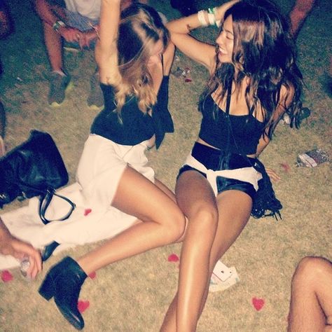 #tbt Coachella 2014, Young Wild Free, Look Festival, Girls Fun, Festival Vibes, Best Friend Goals, Bohemian Fashion, How To Pose