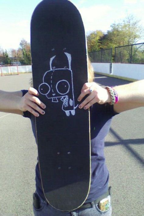 Gir+skateboard= awesome Invader Zim Characters, Skateboard Aesthetic, Skateboard Deck Art, Skateboard Art Design, 2000s Emo, Skater Aesthetic, 17 Kpop, Cool Skateboards, Rawr Xd