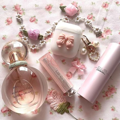 Vision Board Feminine, Kore Ulzzang, Feminine Perfume, Angel Princess, Aesthetic Girly, Soft Pink Theme, Pretty Pink Princess, Feed Ig, Princess Core