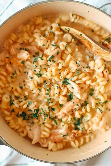 Chicken Chipotle Pasta, Spicy Chicken Chipotle Pasta, Chipotle Chicken Pasta, Easy Comfort Food Recipes, Comfort Food Ideas, Chipotle In Adobo, Chipotle Pasta, Chicken Chipotle, Chipotle Chicken