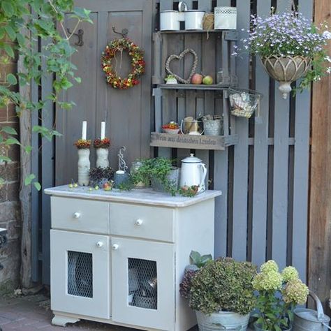 Habt ihr euch schon gefragt wie es jetzt auf unserem Hof aussieht....🤔 Wir haben gestern fleißig aufgeräumt...trockene Blätter… White Cupboard, White Cupboards, Cottage Garden Design, Creative Gardening, White Gardens, Garden Spaces, Balcony Garden, Diy Garden Decor, Small Garden