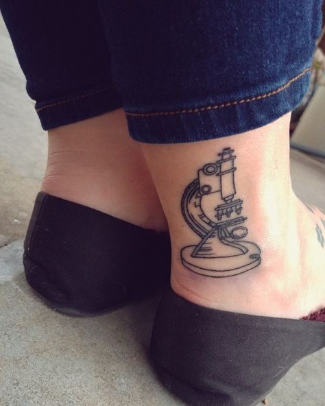 Microscope Tattoo, Microbiology Tattoo, Side Body Tattoo, Science Tattoos, Pathology Lab, Science Rules, Body Tattoo, Ankle Tattoo, Microbiology