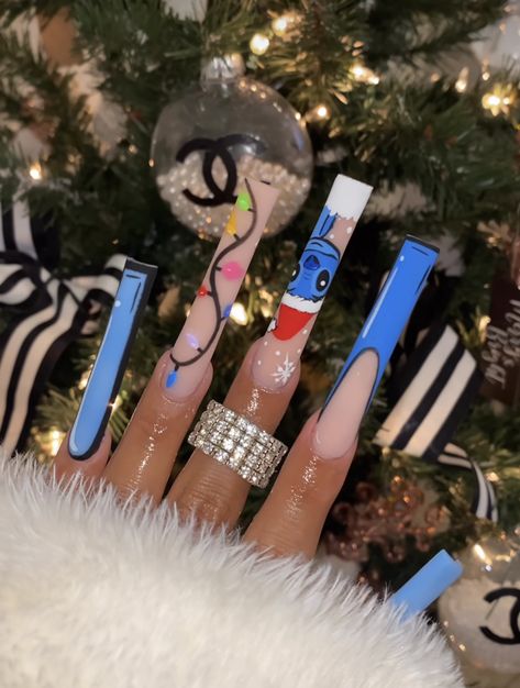 Disney Themed Nails Acrylic Christmas, Christmas Acrylic Nails Holiday Long, Olaf Nails Designs, Character Christmas Nails, Christmas Stitch Nails, Stitch Christmas Nails, Cartoon Christmas Nails, Long Nails Christmas, Christmas Character Nails