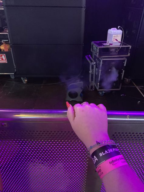 Concert Barricade Aesthetic, Barricade Aesthetic, Concerts Vision Board, Barricade Concert, Concert Manifestation, Pinterest Moodboard, Vision 2023, 5sos Concert, Dream Vision Board