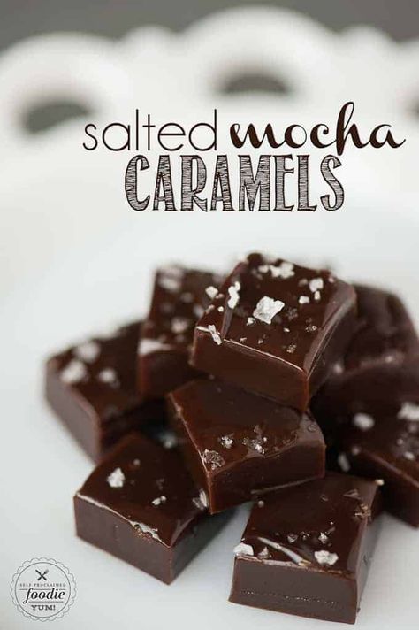 Caramels Homemade, Soft Caramels Recipe, Homemade Caramel Candy, Christmas Yummies, Easy Candy Recipes, Chocolate And Coffee, Chocolate Candy Recipes, Coffee Candy, Homemade Candy