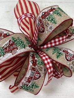 Scrap Bows Ribbons, Ribbon Christmas Crafts Diy, Bow Making Tutorials Trendy Tree, Things To Make With Ribbon Diy, How To Make Bows With Ribbon Christmas, Christmas Craft Tutorials, Christmas Bows For Gifts, Making Bows For Presents, How To Make Decorative Bows