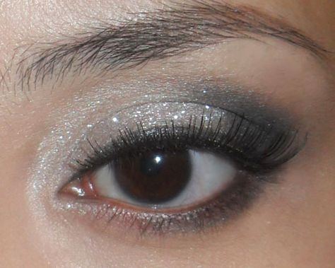 The Makeup Box — Beige Sparkle Party Eye — Thought I should do an... Silver Eye Makeup, Angel Makeup, Concert Makeup, Silver Makeup, Sparkle Party, Formal Makeup, Swag Makeup, Glitter Eye Makeup, Smink Inspiration