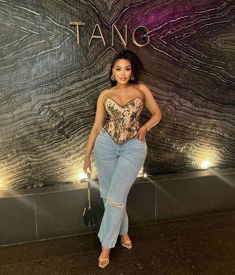 PRECIOUS MUREMI 🇿🇦 on Instagram Style Leggings Outfit, Corset And Jeans Outfit, Dinner Date Outfit, Leggings Outfit Ideas, Corset Outfits, Printed Blouses, Style Leggings, Effortlessly Chic Outfits, Classy Work Outfits