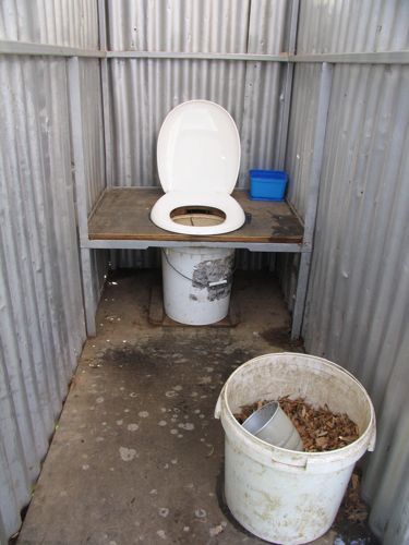 inside the bucket-system toilet. Very simple, very effective Diy Outdoor Bathroom Toilets, Garden Toilet Ideas, Porta Potty Ideas, Diy Outdoor Bathroom, Outdoor Bathroom Toilet, Compost Toilets, Bucket Toilet, Eco Toilet, Diy Composting Toilet