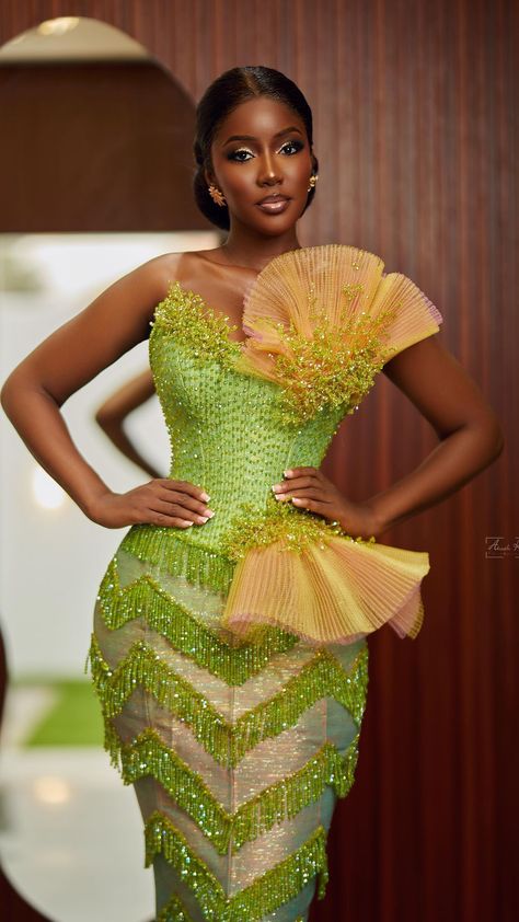 Joseph Clauder | Sisters of the bride coming through with the slay😍❤️‍🔥 @purelux_tresses @nakki_g 🥰 Makeup: @jayclaudbeauty Peach dress: @reve.gh… | Instagram Sisters Of The Bride, Mother Of The Groom Dress, Ankara Dress Designs, Nigerian Dress, Engagement Look, Kente Dress, African Traditional Wedding, Lace Gown Styles, Kente Styles