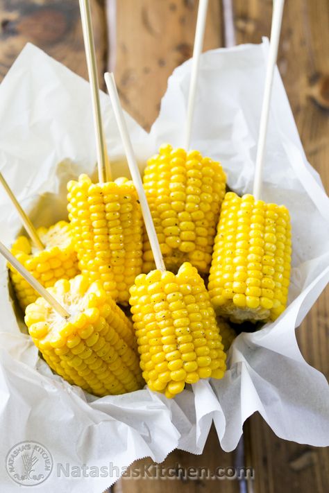 Quick and easy corn on the cob; a staple recipe for summer.  @NatashasKitchen Burger Bar, Easy Corn On The Cob, Easy Corn, Boiled Corn, Summer Veggies, Summer Cookouts, Cookout Food, Summer Side Dishes, Corn On The Cob