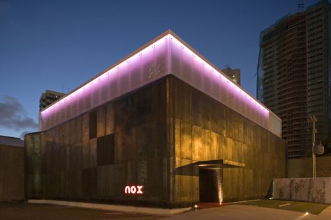 Club NOX in Recife, Brazil House Exterior Cladding, Club Design Interior, Basketball Stadium, Karaoke Bar, Nightclub Design, Facade Material, Facade Lighting, Landscape Architecture Design, Bar Interior