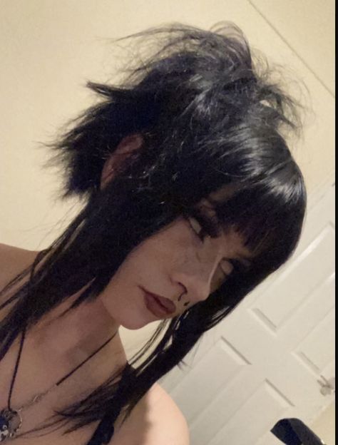 Long Female Hairstyles, Goth Haircuts Long, Alt Aesthetic Hair, Hair Ideas Alternative, Goth Messy Bun, Goth At Beach, Alt Bangs Long Hair, Emo Hair With Bangs, Goth Hairstyles With Bangs