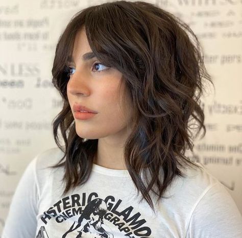 Medium Gray Shag Haircuts, Choppy Haircuts For Straight Hair, Shoulder Length Wavy Shag With Bangs, Silver Shag Hairstyles, Wolf Haircut Without Bangs, Fine Shag Haircut, Female Shag Mullet, Medium Hair W Bangs, Shag Bob No Bangs