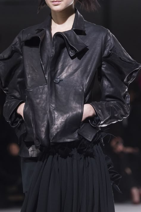 Yohji Yamamoto Jacket, Leather Jacket Details, Michael Cinco, Women Fashion Edgy, 2018 Fashion, 가을 패션, Clipboard, Fall 2018, Yohji Yamamoto