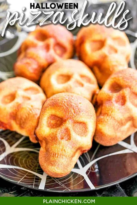 Pizza Skulls, Halloween Appetizers For Adults, Skull Cake Pan, Skull Pizza, Halloween Party Food Ideas, Halloween Appetizers Easy, Halloween Pizza, Refrigerated Pizza Dough, Dough Pizza