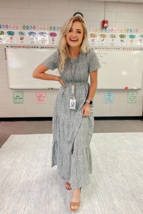 The best teacher dresses that will keep you comfortable and stylish in your classroom this year. Plus, ideas to style them! Teacher Outfit Dress, Womens Teacher Outfits, Teacher Dresses Elementary, Comfortable Professional Outfits, Teacher Spring Outfits, Teacher Dress Outfits, Cute Teacher Outfits Elementary, Dresses For Teachers, Teacher Style Outfits