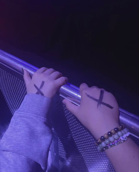 barricade at concert aesthetic #barricade #concert #concertphotography #music #band #photography #tour Barricade Aesthetic, Kpop Concert Aesthetic, Ateez Concert Aesthetic, Skz Concert Aesthetic, Barricade Concert, Skz Aesthetic Concert, Skz Concert Photos, Ateez Concert Break The Wall, Harry Styles Concert Barricade