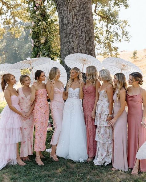 Spring Bridesmaid Color Palette, Creative Bridesmaid Dresses, March Bridesmaid Dresses Color Schemes, Multicolored Pink Bridesmaids Dresses, Bridesmaid Dress Combinations, Wedding Party Themes Color Schemes, Summer Bridesmaid Dress Colors, Pastel Dresses Bridesmaid, Diverse Bridesmaids