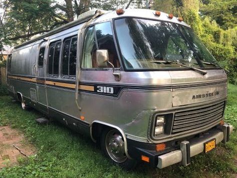 1957 Airstream Overlander 26’ camper [restored] @ Campers for sale Restored Campers, Old Campers For Sale, Airstream Campers For Sale, Retro Campers For Sale, Vintage Trailers For Sale, Vintage Campers For Sale, Airstream Motorhome, Convection Microwave Oven, Airstream Restoration