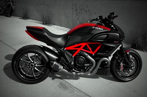 Ducati Diavel Carbon, Ducati Diavel, Vroom Vroom, Fitness Beauty, Sport Bikes, Ducati, Motorcycles, Camo, Bike