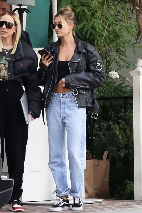 Estilo Vans, Estilo Hailey Baldwin, Hailey Baldwin Street Style, Mode Rihanna, Hailey Baldwin Style, Tutorial Hijab, Neue Outfits, Looks Street Style, Mode Ootd