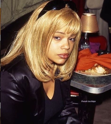 90s Girl Hairstyles, Faith Evans 90s, Black Women 90s, Blonde Black Women, Wavy Haircut, Women 90s, Faith Evans, Hairstyles Wavy, 90s Hip Hop Fashion