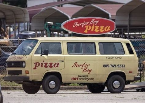 Stranger Things Watch Party, Pizza Number, Stranger Things Photos, Van Aesthetic, Delivery Scooter, Shifting Inspiration, Eduardo Franco, Stranger Things Halloween Party, Pizza Vans