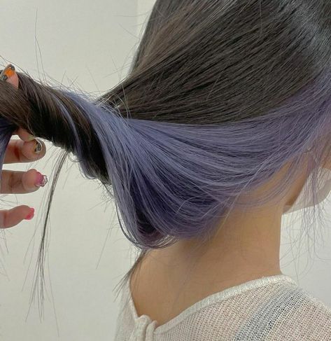 Lilac Hair Underneath, Brown Peek A Boo Hair, Under Hair Dye Purple, Undercolor Hair Ideas, Undercolor Hair, Under Hair Dye, Peekaboo Hair Colors, Hair Color Underneath, Peekaboo Hair