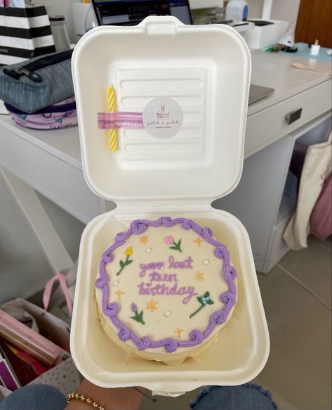 19th Birthday Cake Ideas Aesthetic, Birthday Aesthetic Cakes, 19th Cake Ideas, Bento Cake 19th Birthday, Cake For 19th Birthday Girl, Funny 19th Birthday Cake, 19th Birthday Cake Aesthetic, Purple Bento Cake, 19 Birthday Cake Aesthetic