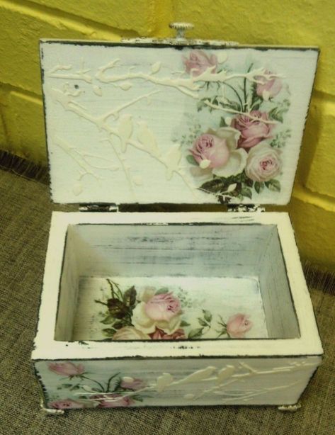 Wood Arrow Decor, Wooden Box Crafts, Shabby Chic Jewellery Box, Jewelry Box Makeover, Handmade Gifts For Boyfriend, Shabby Chic Jewelry, Creative Tutorials, Decoupage Diy, Decoupage Box