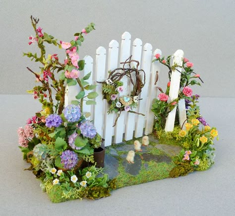 Kaktus Dan Sukulen, Fairy Garden Furniture, Fairy Things, Dollhouse Garden, Fairies Garden, Fairy Ideas, Spring Garden Flowers, Fairy Garden Designs, Fairy Gnome