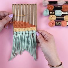 How to make a DIY loom (that actually works) in less than five minutes, using leftover cardboard! Great for group crafts, kids weaving, bachelorette party activities and baby shower activities. Diy Loom, Mini Loom, Christmas Party Crafts, Weaving For Kids, Group Crafts, Wine Bottle Diy Crafts, Diy Weaving, Baby Shower Activities, Weaving Projects