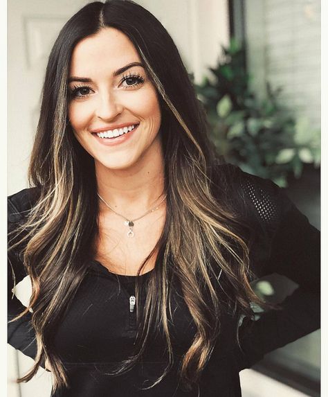 Tia Booth admits she was "devastated" by her unexpected split from Arie Luyendyk Jr. on The Bachelor. #TheBachelor #Bachelor Tia Booth, Blonde Peekaboo Highlights, Arie Luyendyk Jr, Shortish Hair, Grow As A Person, New Hair Look, Dark Hair With Highlights, Front Hair Styles, Hair Color For Women