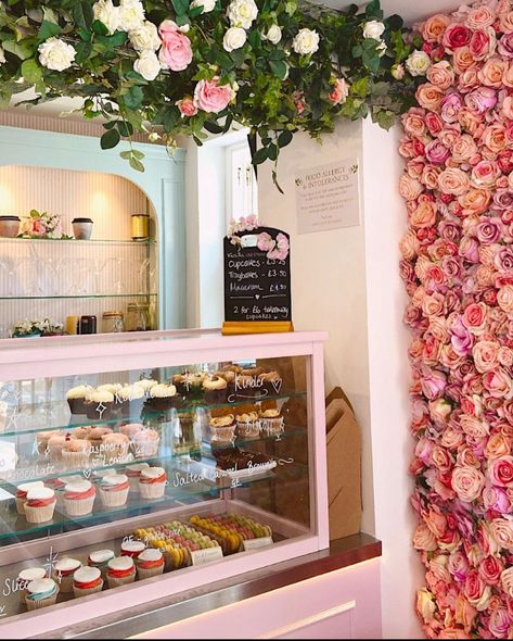 #dessert #aesthetic #rose #cupcakes #london #pink Cupcakes Pink Aesthetic, Flower Shop With Bakery, Cute Bakery Aesthetic Pink, Cupcake Shop Aesthetic, Bakery Girl Aesthetic, Sweet Treats Aesthetic, Aesthetic Bakery Interior, Aesthetic Bakery Shop, Pink Bakery Aesthetic