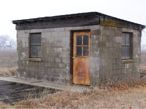 Old West cinder block shed Cinder Block Building Ideas, Cinder Block Shed, Cinder Block Homes, Cinderblock House, Cinder Block House, Cinder Blocks Diy, Cinder Block Ideas, Cement House, Building A Storage Shed