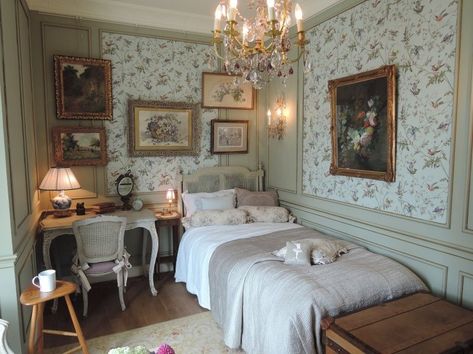 Coquette House, Room Decor Styles, Casa Vintage, Designer Top, Dreamy Room, Dream Room Inspiration, Dream House Interior, Cozy Room, Room Inspiration Bedroom