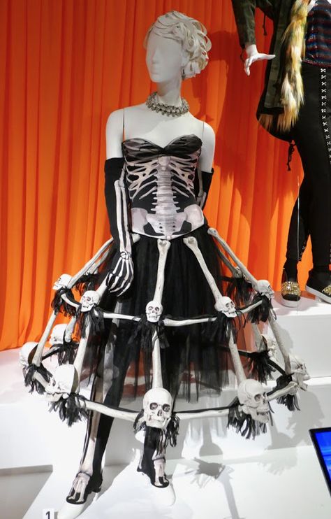 Skeleton Dress, Costume Carnaval, Crazy Ex Girlfriends, Skull Dress, Skeleton Decorations, Skeleton Costume, Fantasias Halloween, Creative Halloween Costumes, Halloween Inspiration