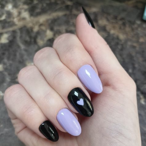 Grey Purple Nails Design, Cute Purple And Black Nails, Nail Art Purple And Black, Pastel Purple And Black Nails, Short Nail Designs Black And Purple, Cute Purple Halloween Nails, Lavender Black Nails, Black Purple Nail Designs, Black And Pastel Nails