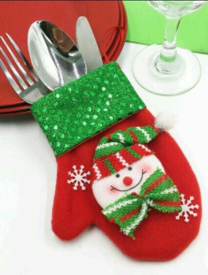 Napkins Holder, Xmas Candy, Holiday Fireplace, Silver Christmas Ornaments, Cute Christmas Decorations, Gold Christmas Ornaments, Silver Christmas Decorations, White Christmas Ornaments, Christmas Dinner Table