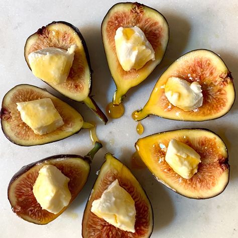 Figs With Cheese, Flatbush Brooklyn, Cantonese Food, Fig Recipes, Cheese Pairings, Toast Toppings, Charcuterie Cheese, Italian Appetizers, Tea Party Food