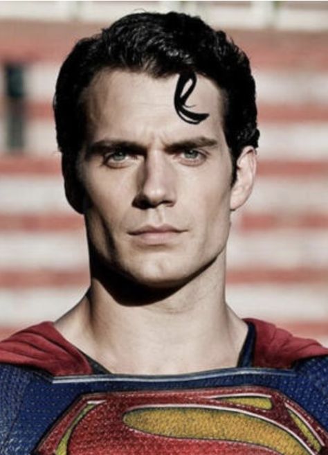 Clark Kent Hairstyle, Superman Hairstyle, Superman Haircut, Henry Cavill Hairstyle, 1950s Housewife Routine, Superman Hair, Henry Cavill Clark Kent, Nfl Football Videos, Henry Cavill Superman