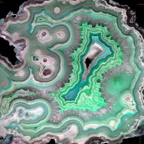 Agate Mineral Geode Slice Stock Malachite Rehue by aegiandyad Geode Wallpaper, Geology Museum, Agate Art, Malachite Green, Geode Art, Geode Slice, Rock Minerals, Purple Agate, Resin Painting