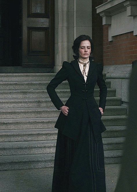 (65) periodcostumefantasylover na Tumblrze: Vanessa Ives black skirt & jacket & her white blouse in Penny Dreadful 1x02 Dark Green Skirt Outfit, Gothic Librarian, Detective Aesthetic Outfit, Black Victorian Dress, Black Jacket Outfit, Vanessa Ives, Dark Victorian, Victorian Gown, Victorian Costume